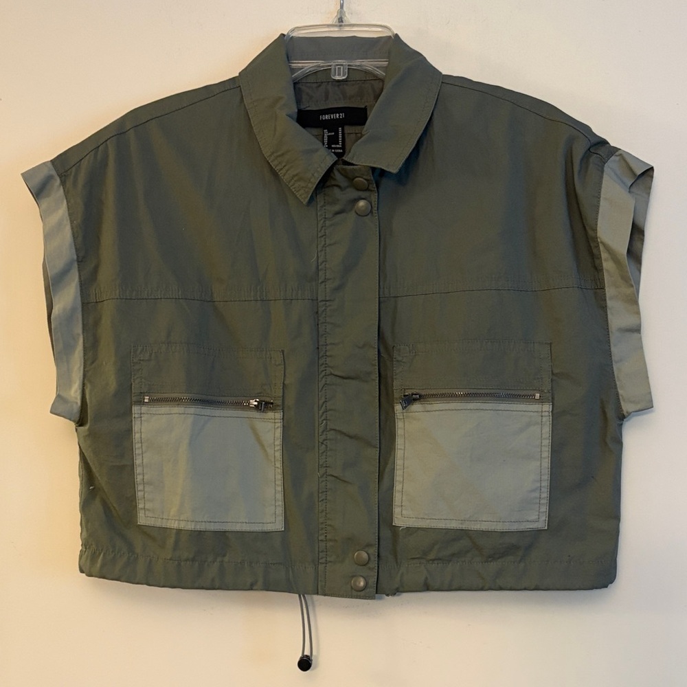 Forever‎ 21 Olive Green Cropped Utility Relaxed Fit Vest, size medium